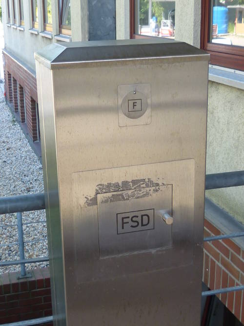 Freistehende Säule mit FSD 3 und FSE